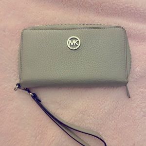 Michael Kors Smartphone Wristlet